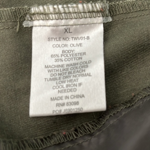 CI Sono Olive Green Zip up/ snap vest with. Draw string waist and hood. XL - Picture 5 of 7